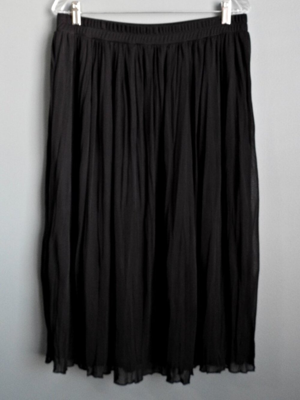 2/$15 New Directions Black Knee Length Mesh Skirt - Large